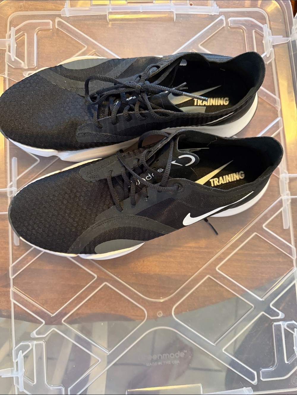 Nike  Black and White Athletic Trainers - Picture 2 of 5